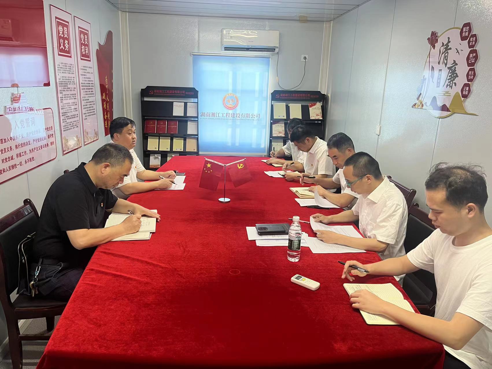 新田縣職業(yè)教育培訓(xùn)項目黨支部召開2024年度組織生活會暨民主評議黨員大會